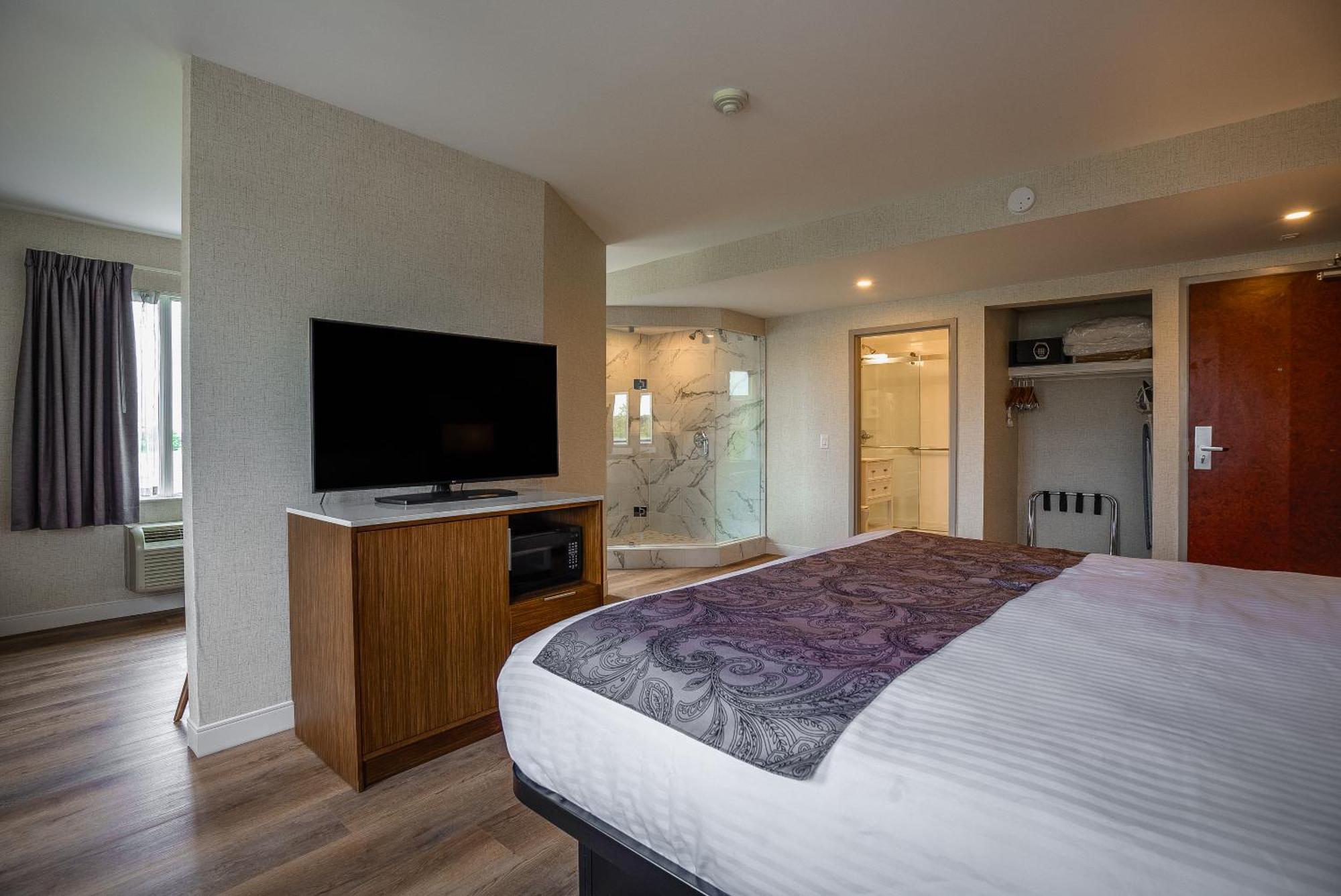 Monte Carlo Inn Oakville Suites Bagian luar foto