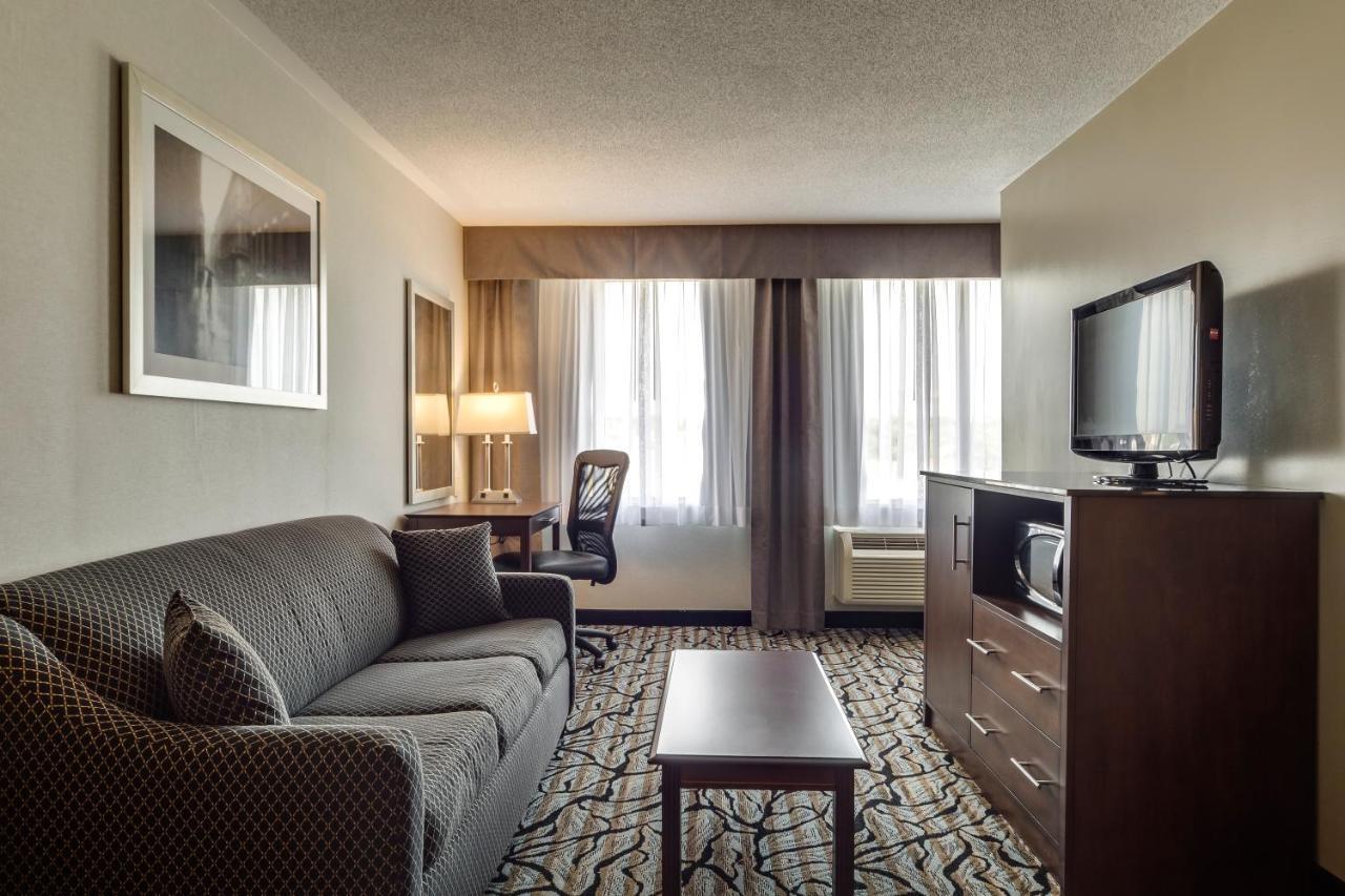 Monte Carlo Inn Oakville Suites Bagian luar foto